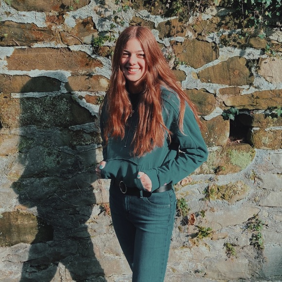 Meet your Posher, Taylor - Picture 1 of 1
